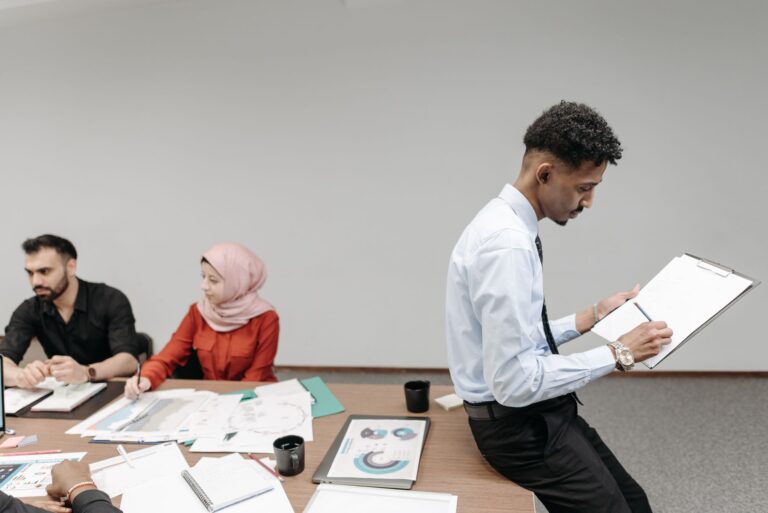 internal vs external audit Morocco - illustrative office finance photo